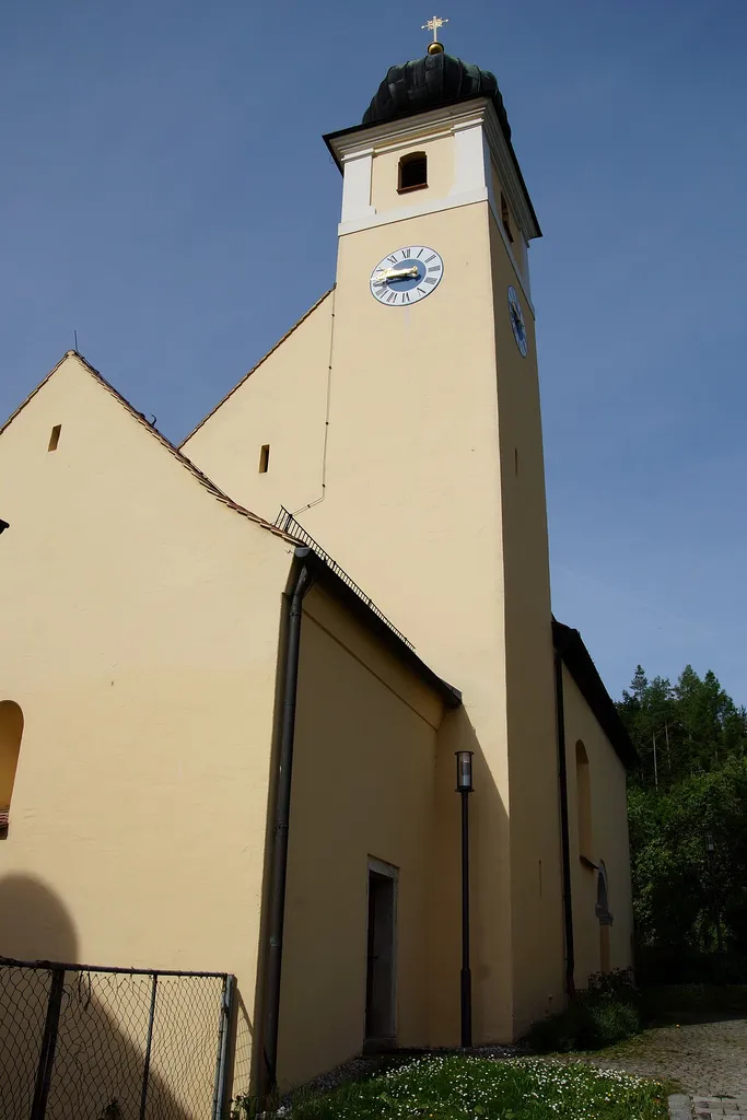 Die kathoische Filialkirche St. Jakobus in Emhof bei Schmidmühlen