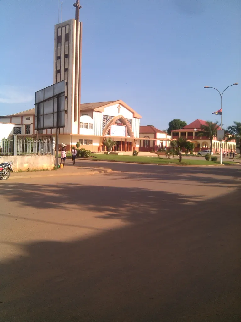 Igreja católica São João Baptista, conhecida simplesmente como Se Catedral está localizada na cidade de N'dalatando província do Kwanza Norte...