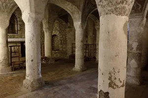 Krypta der Kirche Notre-Dame-du-Fort in Étampes