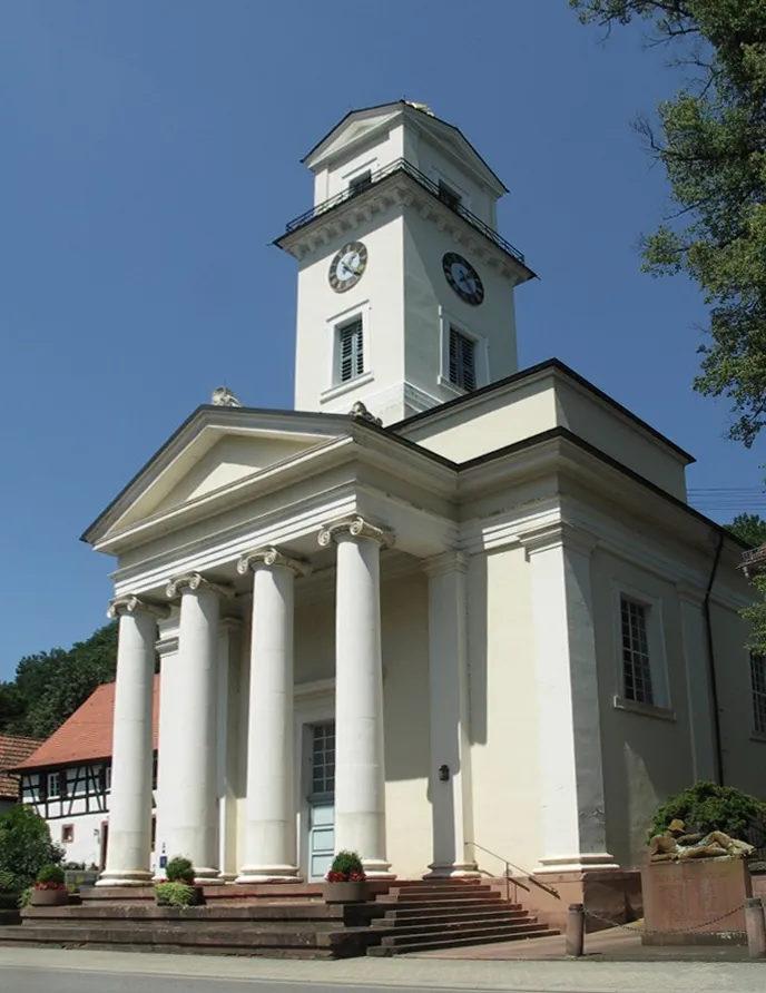 Beschreibung: Rinnthal, Neoklassizistische Kirche Quelle: selbst aufgenommen für Wikipedia am 17.7.2005 Fotograf oder Zeichner: Peter Schmenger Bearbeiter: User:Jan Arkesteijn