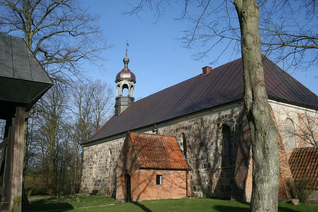 Kirche St. Georg &amp; Mauritius in Quarnbek, Ortsteil Flemhude, Lindenkamp 1 (Denkmalnummer Quarnbek Flemhude 2)