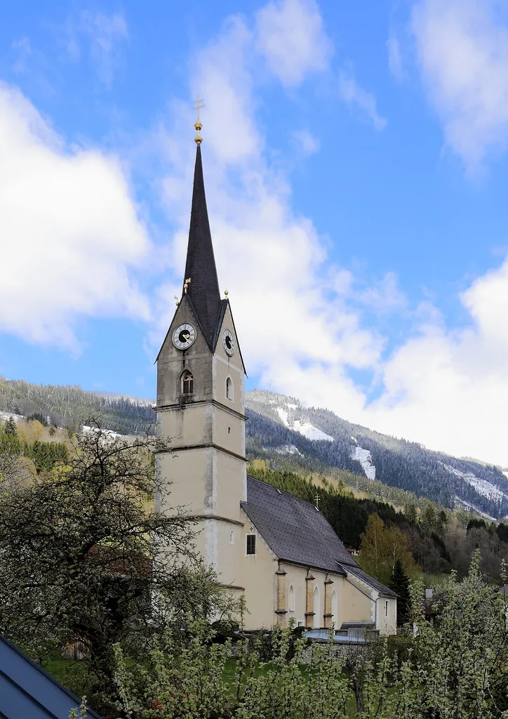 Die katholische Pfarrkirche Hl. Dreifaltigkeit der steiermärkischen Marktgemeinde Gaishorn am See.
