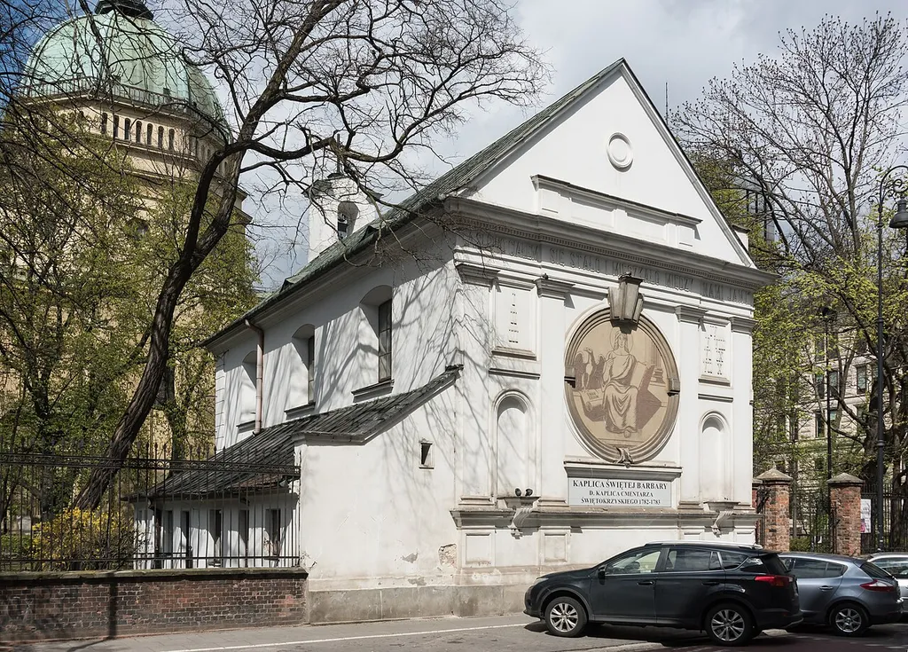 Kaplica św. Barbary w Warszawie, widok od strony. Wspólnej
