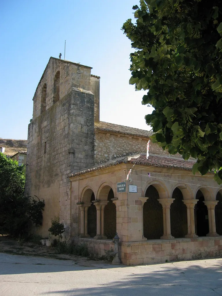 Iglesia románica del siglo XII. Fue reconstruída después de la Guerra Civil