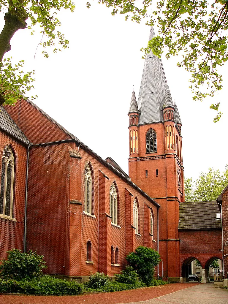 Ev. Christuskirche u. Gemeindehaus