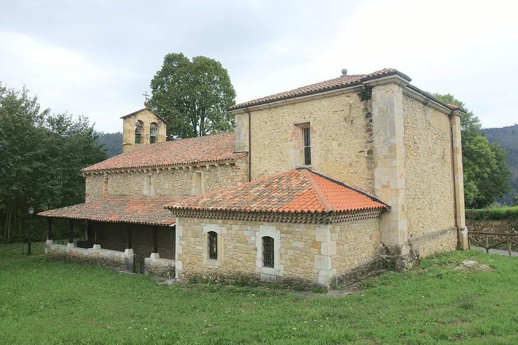 Iglesia de San Juan de Berbío, en Infiesto (Asturias, España).