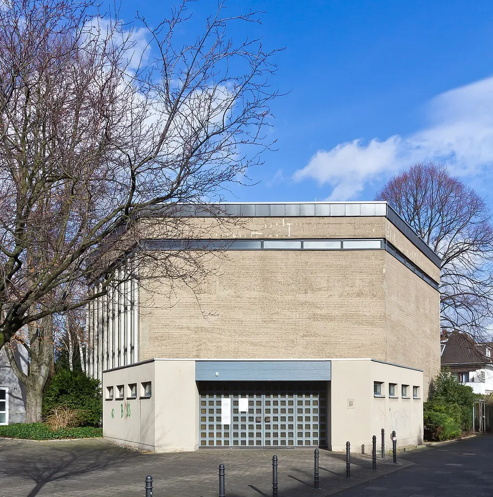 Evangelische Versöhnungskirche, Köln-Neuehrenfeld. Grundsteinlegung 7. Juli 1963, Einweihung 31. Mai 1964, Architekten: Dr. Ing. F.W. Bertram und Dr. Ing. Lang, Aachen.