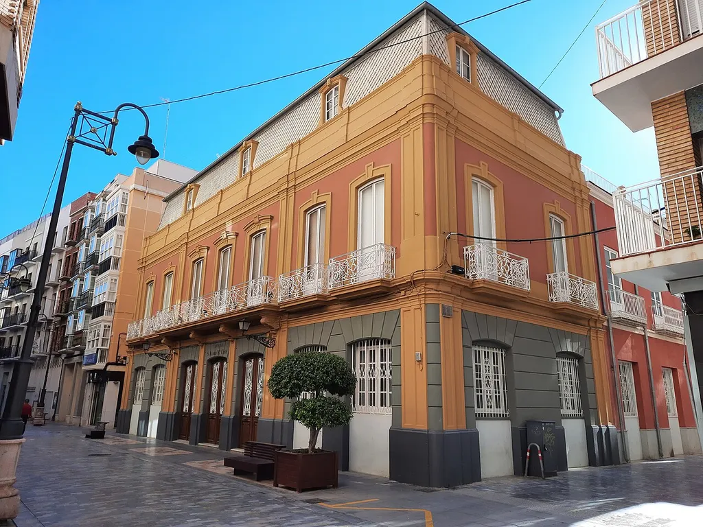 Cartagena ist eine Stadt mit Seehafen im Südosten Spaniens. Sie hat 214.802 Einwohner (Stand: 1. Januar 2019) und ist damit die zweitgrößte Stadt der Region Murcia. Cartagena liegt an einer tiefen Bucht der Costa Cálida („Warme Küste“) direkt am Mittelmeer und ist einer der bedeutendsten Handelshäfen Spaniens und die größte Marinebasis am Mittelmeer. Die Stadt ist Sitz des Parlaments der Region Murcia sowie Bischofssitz.