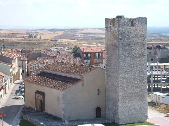 Cuéllar: Iglesia mudéjar de San Martín vista desde la torre del homenaje del Castillo de Cuéllar.