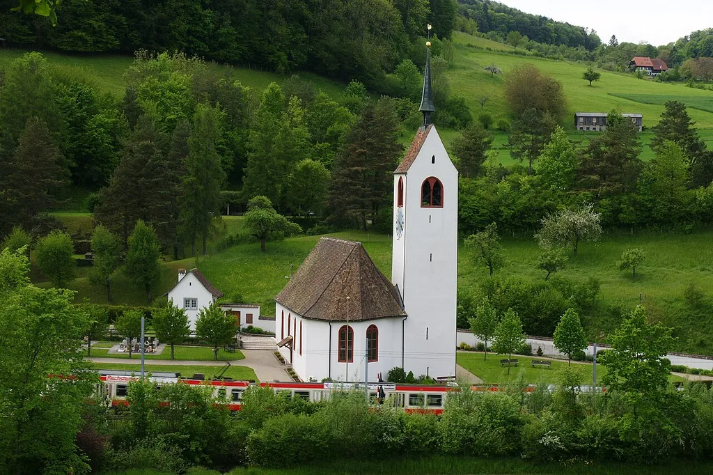 Evangelisch-reformierte Kirche mit Pfarrhäuschen