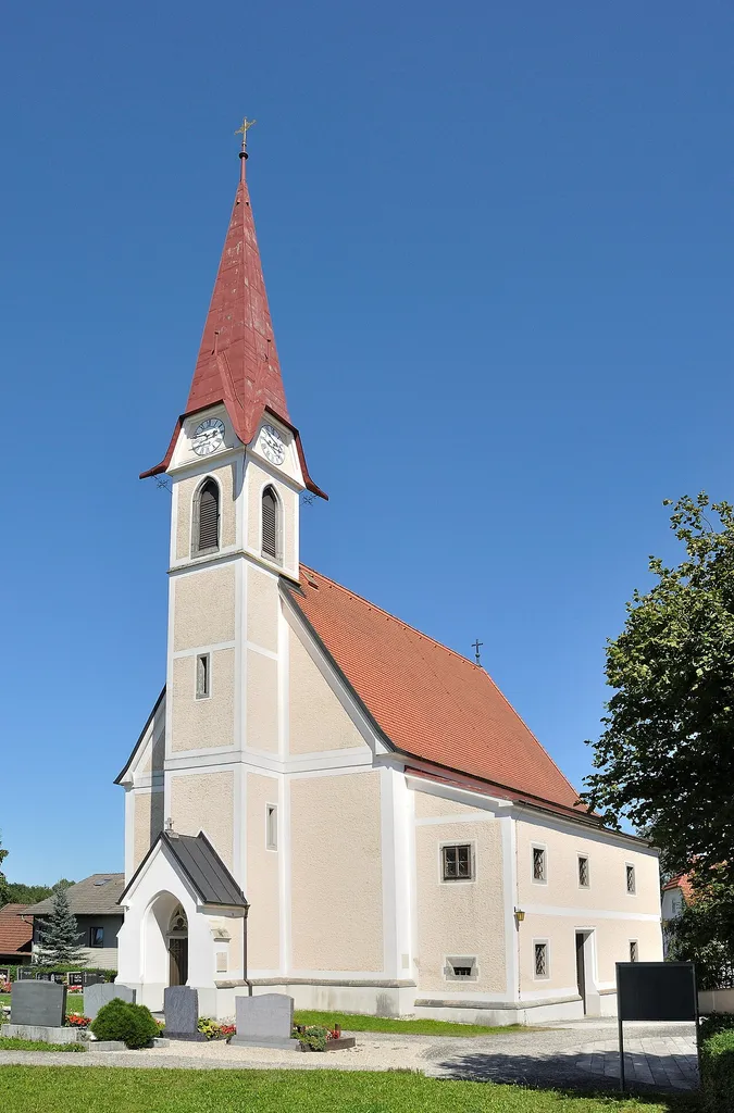 Die spätgotische Kirche von Holzhausen von Südwesten gesehen. This media shows the protected monument with ObjektID 58616 in Austria. (Commons, de, Wikidata)