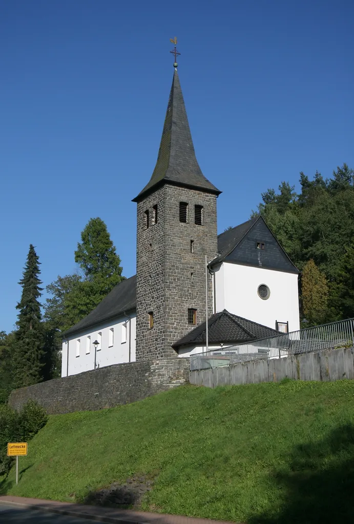 Evangelische Erlöserkirche im Pfarrbezirk Oestertal in Plettenberg-Lettmecke.