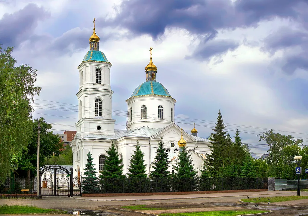 Храм, возведенный по проекту и под наблюдением замечательных омских архитекторов немцев-лютеран Ф. Ф. Вагнера и Э. И. Эзета, на средства крещеного казаха Григория Петровича Андреева, восхищает гармонией пропорций и изяществом декора.