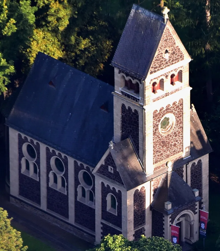 Burgbrohl, Evangelische Apostelkirche, Luftaufnahme (2017)