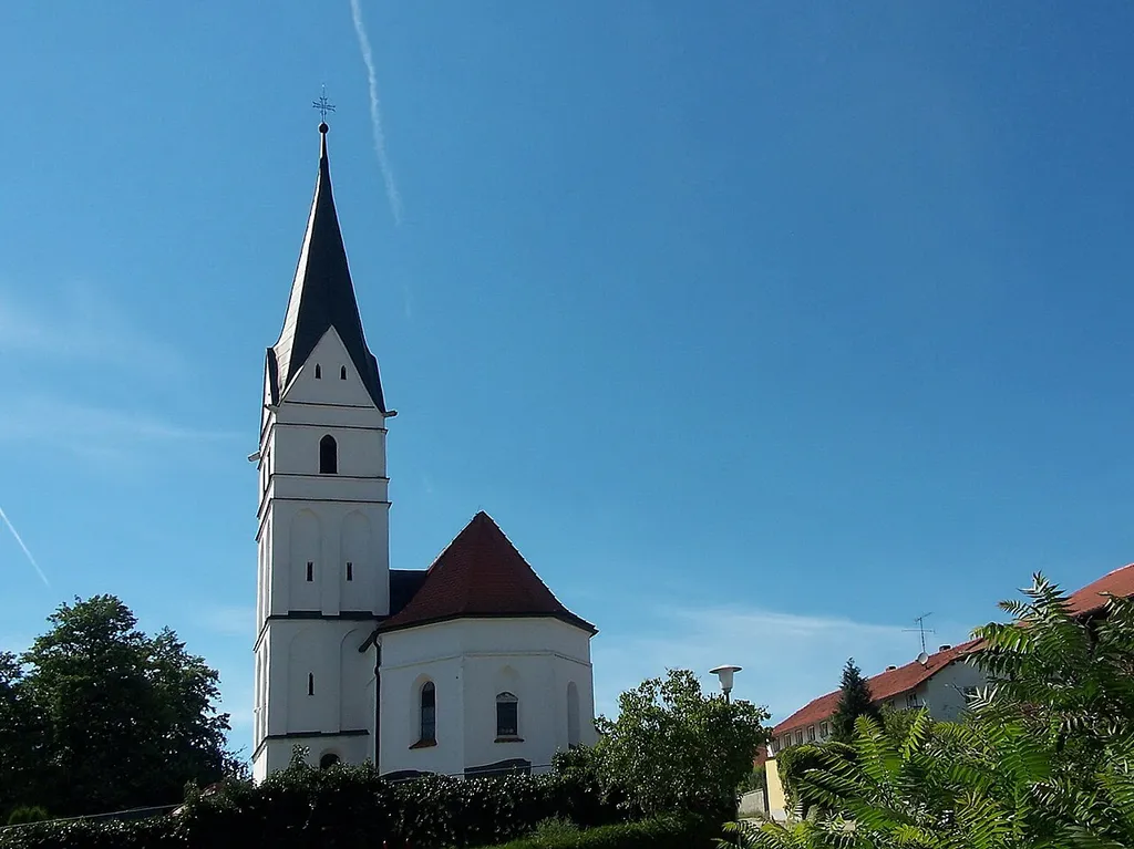 Obersüßbach, Niedersüßbach. Kirche St. Johannes bapt. Langhaus im Kern romanisch, Chor spätgotisch, barock ausgebaut; mit Ausstattung.
