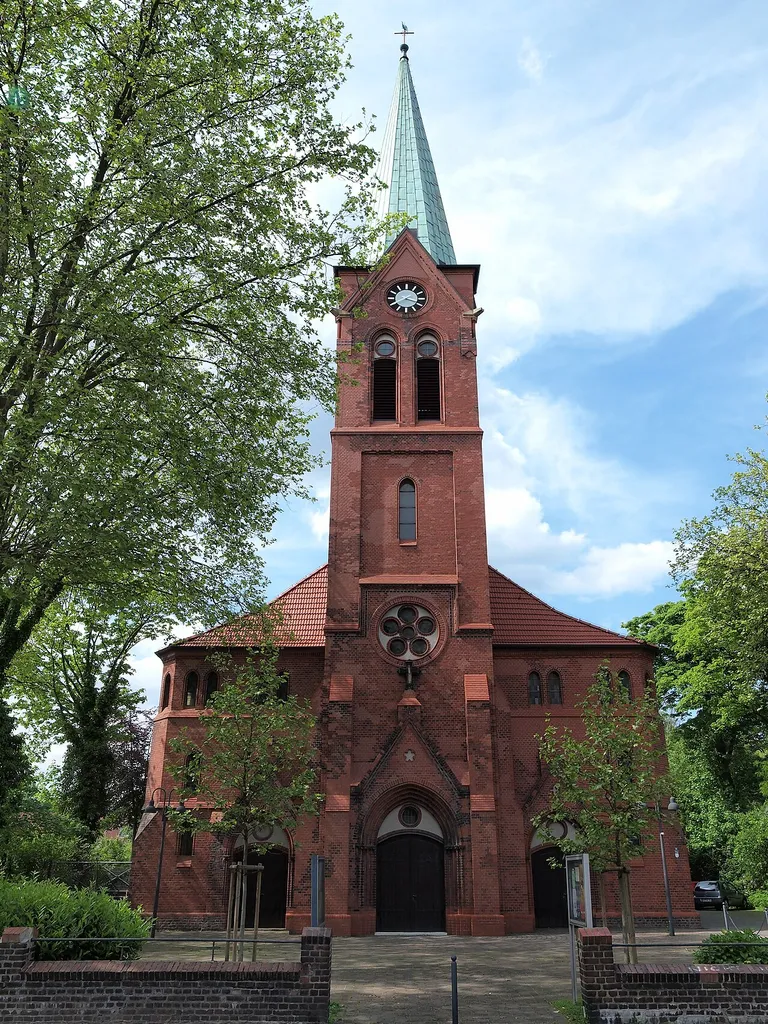 Herne, Bismarckstraße 98, Frontansicht der ev. Matthäus Kirche, Denkmal in Herne-Mitte (Baukau)