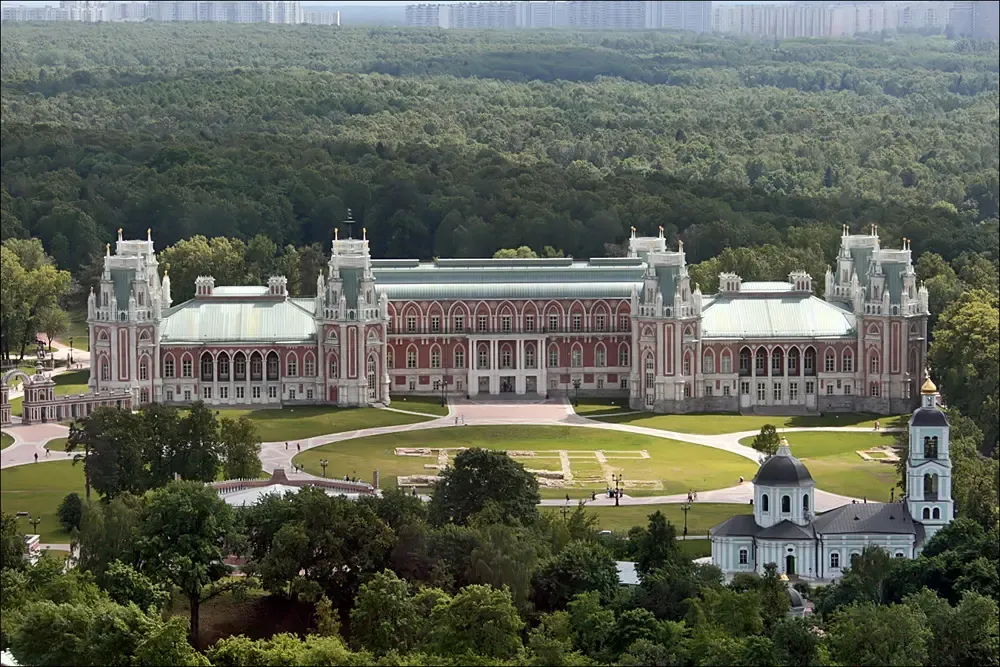 Tsaritsyno Park + palace