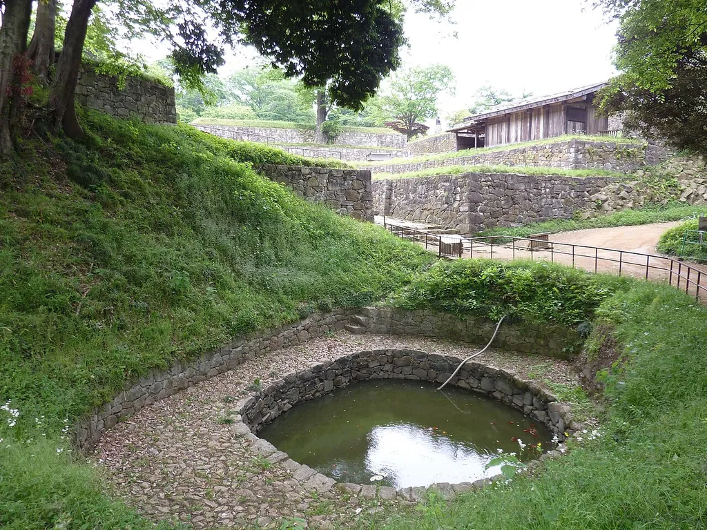 Tsuki-no-ike pond and Ōte-koguchi, Kanayama Castle