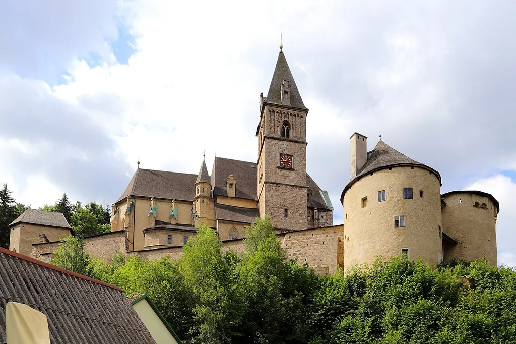 Die Kirchenfestungsanlage hl. Oswald in der österreichischen Stadt Eisenerz im steirischen Bezirk Leoben. Sie wurde zu Beginn des 16. Jahrhunderts im spätgotischen Stil errichtet.