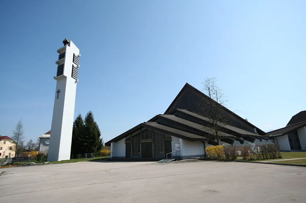 Pfarrkirche St. Theresia in Klagenfurt This media shows the protected monument with ObjektID 62203 in Austria. (Commons, de, Wikidata)