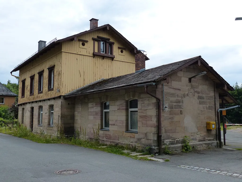 station building at Stammbach station