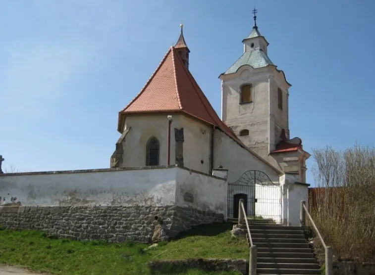 Kostel sv. Petra a Pavla ve Volfířově