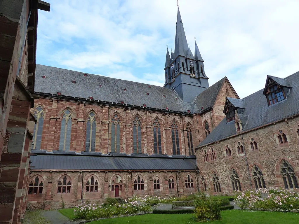Kloster Heina: Klosterkirche (Blick vom Kreuzgang)