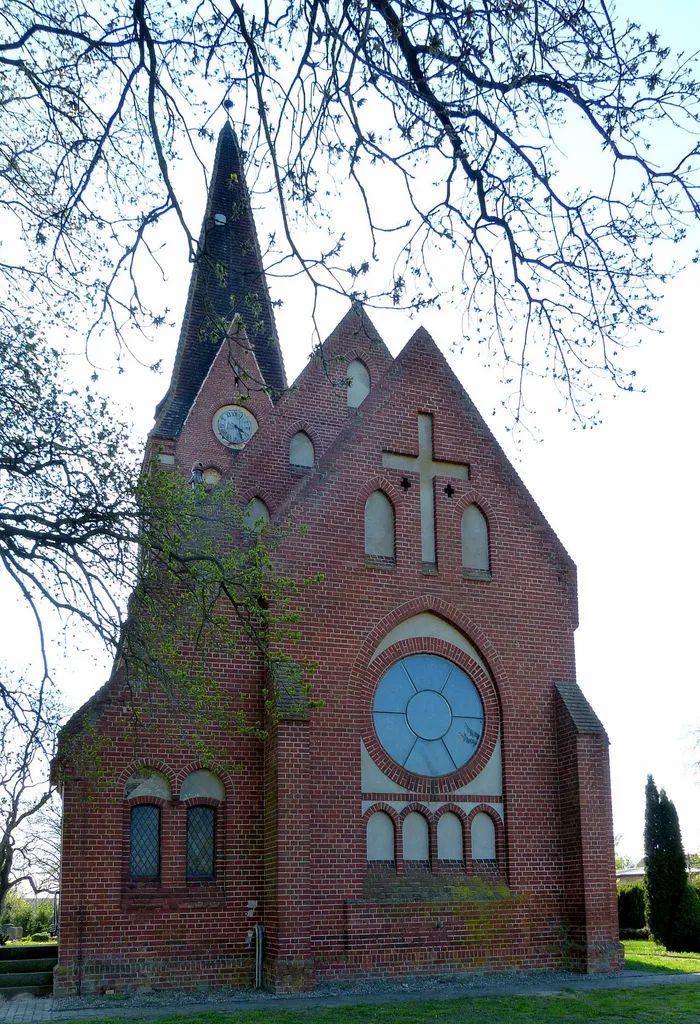 Kirche in Gülzowshof, Ostgiebel