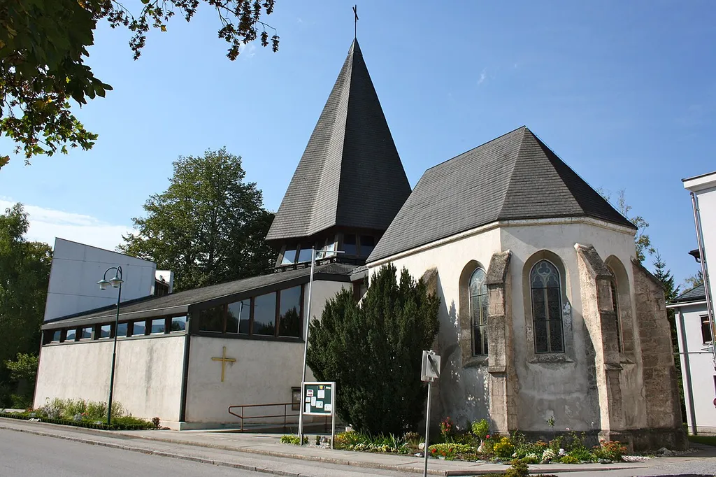 Außenansicht der Pfarrkirche Pernitz.