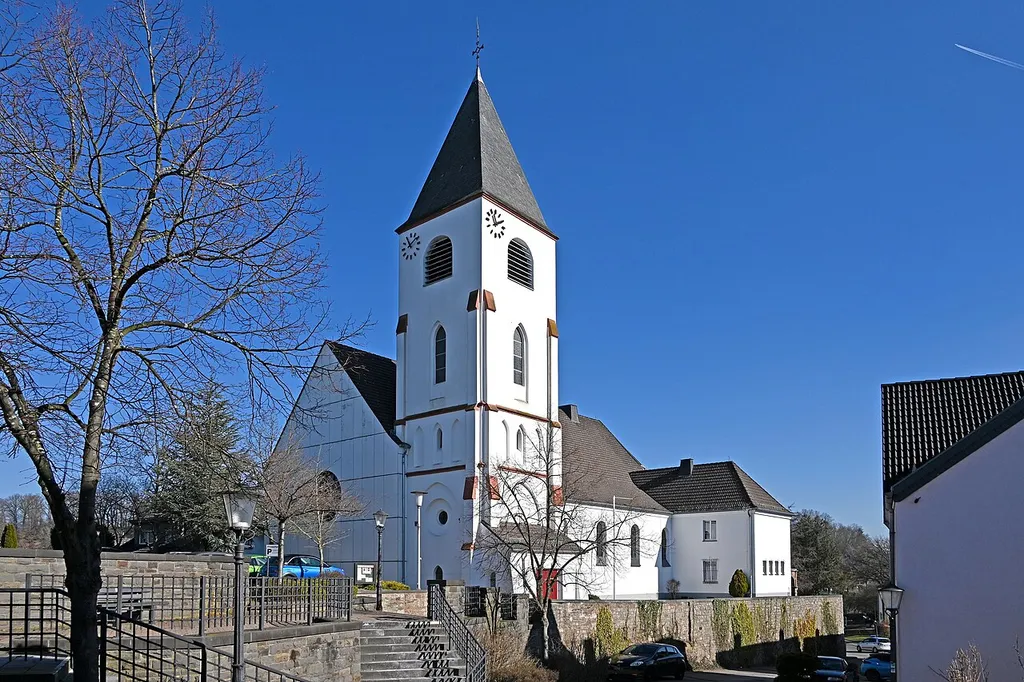 St. Nikolaus (Kall), Südwestansicht