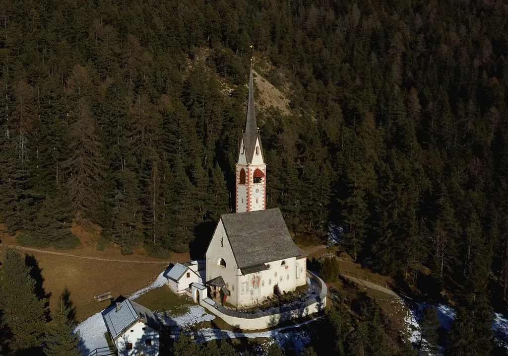 Sacun (Urtijëi, South Tyrol, Italy), Saint James church