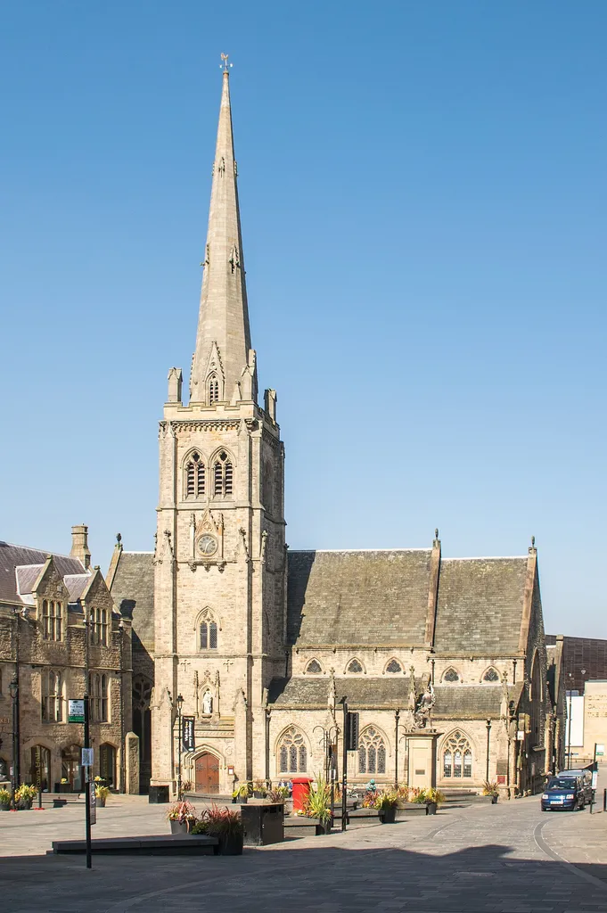 w:St Nicholas Church, Durham from the far end of Durham marketplace, at the entrance to Fleshergate (now called Saddler Street), during the w:2020 coronavirus pandemic in the United Kingdom