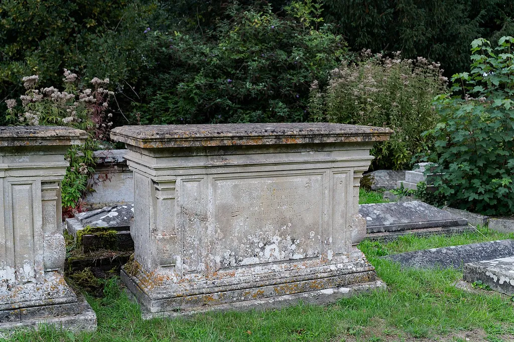 Corsham: HULBERT MONUMENT IN CHURCHYARD ABOUT 1.5 METRES NORTH EAST OF BREWER MONUMENT, SOUTH OF SOUTH EAST ANGLE OF SOUTH AISLE OF CHURCH OF ST BARTHOLOMEW