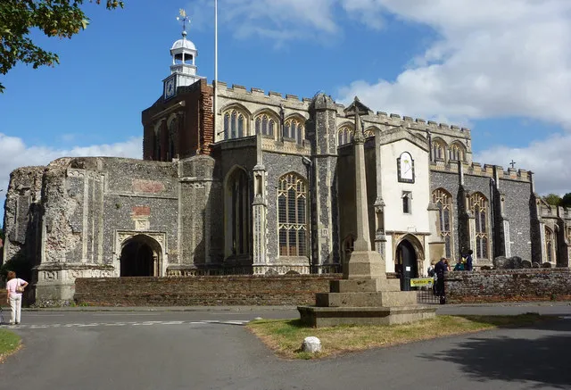 East Bergholt church Looking across the gridline from the end of the lane bringing traffic away from Flatford Mill. The war memorial is in the foreground.