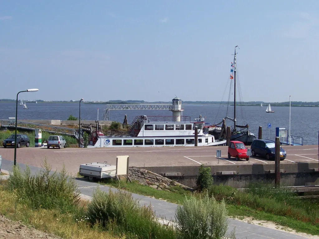 Der Hafen Oostmahorns am Lauwersmeer