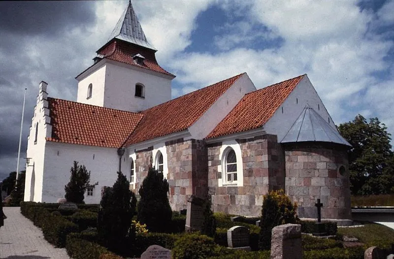 Spørring Kirke, Århus Kommune - Kirken set fra sydøst