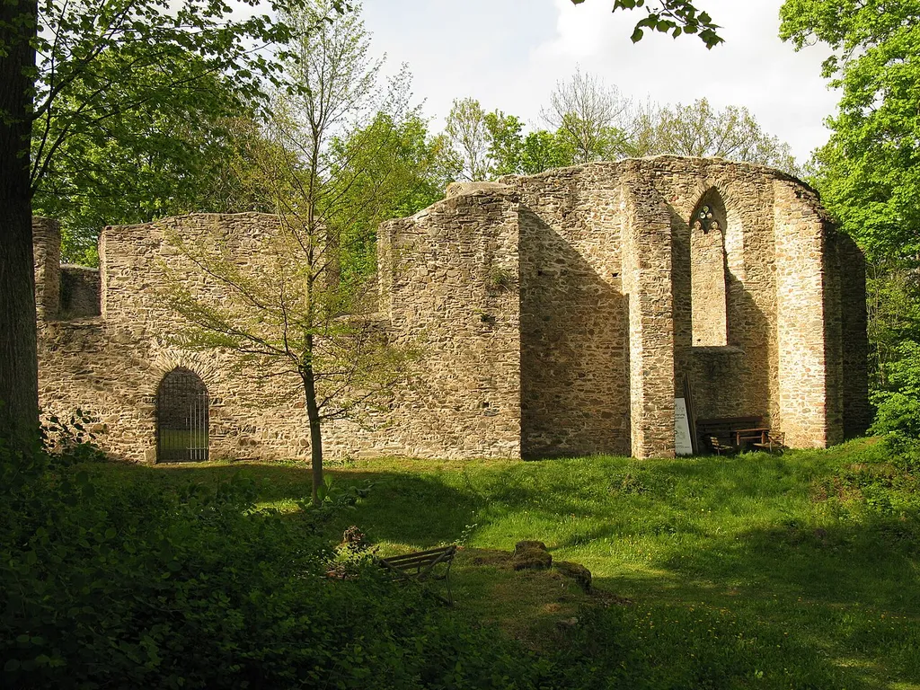Ruine der unteren Burgstein-Kirche von Süden (Gemeinde Weischlitz)
