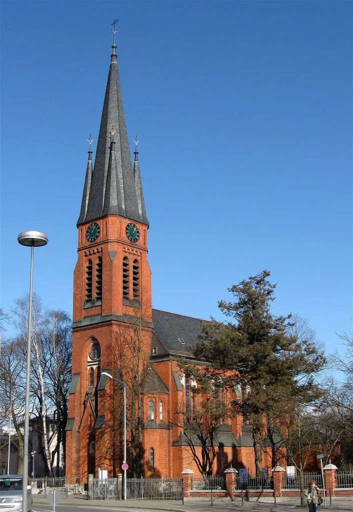 Königstraße 21; Evang.-Luth. Erlöserkirche, 1885/86 nach Plänen von August Hartel, Leipzig, in Formen der norddeutschen Backsteingotik errichtet