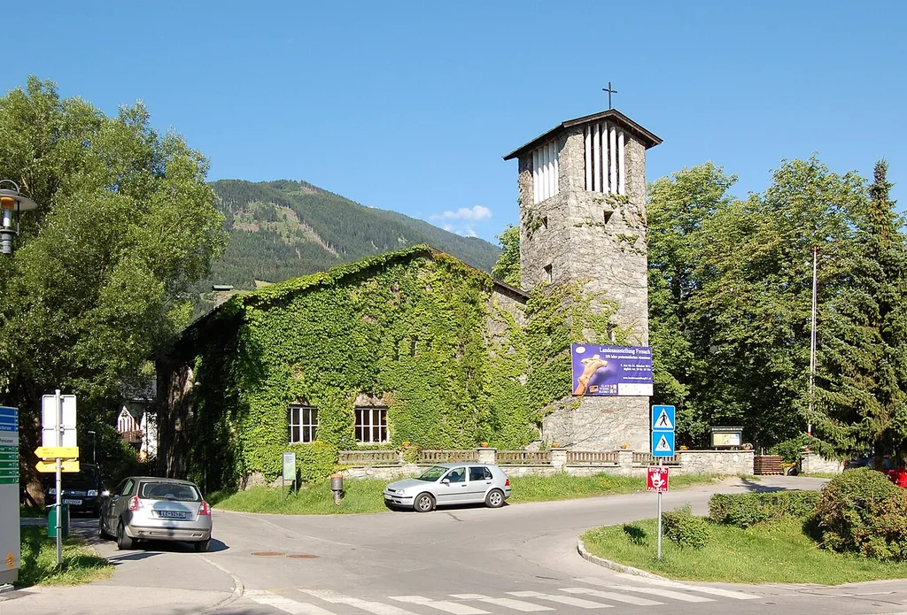 Die denkmalgeschützte, evangelische Martin-Luther-Kirche in Lienz (Amlacher Straße 14). This media shows the protected monument with ObjektID 2962 in Austria. (Commons, de, Wikidata)