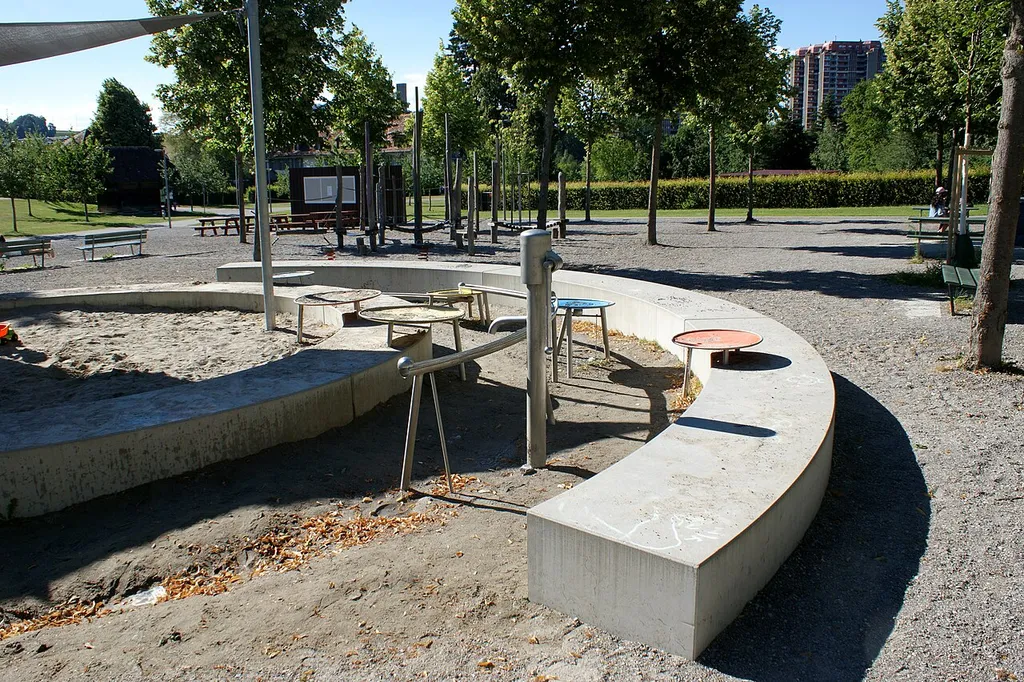 play fountain playground Brünnengut