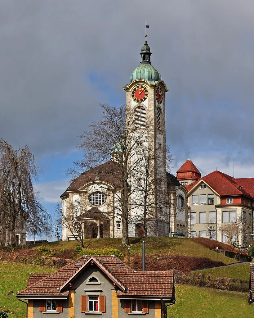 Reformierte Kirche Haldenbühl 2010 vor der Überbauung der Haldenstrasse.