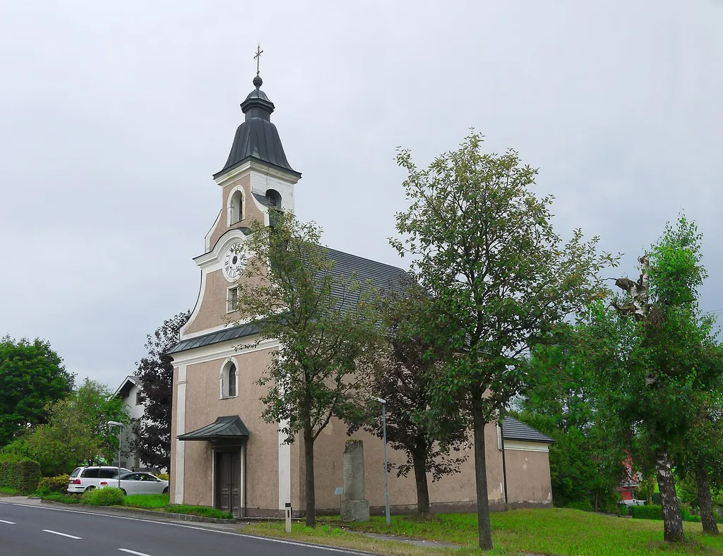 Kath. Filialkirche hl. Laurentius und ehem. Friedhofsfläche
