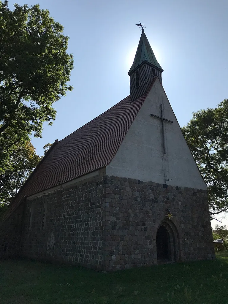 Die Kirche Dargitz ist eine Feldsteinkirche aus der zweiten Hälfte des 13. Jahrhunderts in Schönwalde im Landkreis Vorpommern-Greifswald im Land Mecklenburg-Vorpommern. Im Innern steht unter anderem ein Altaraufsatz aus dem Anfang des 18. Jahrhunderts.