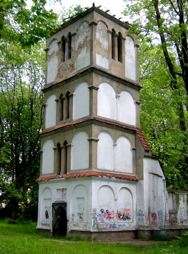 Paczków, ruina kościoła cmentarnego p.w. św. Jana Ewangelisty, 1604-1606