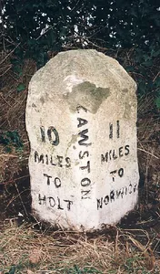 Milestone, c.150yds S of railway bridge