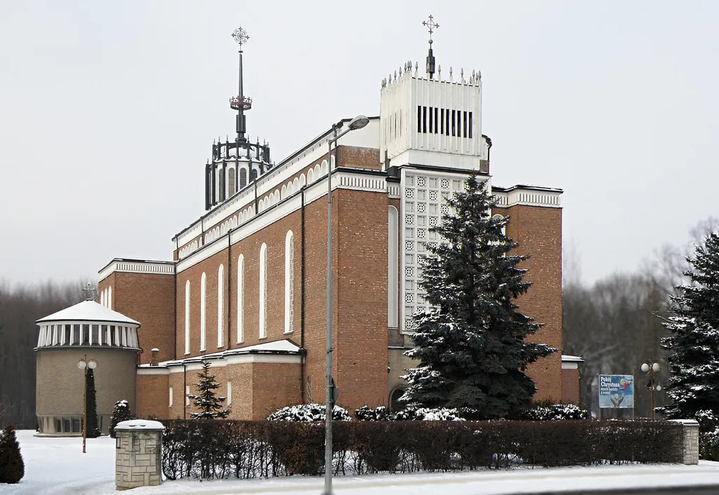 Tarnów, ul. Zbylitowska 5 - kościół parafialny pw. Najświętszej Maryi Panny Królowej Polski