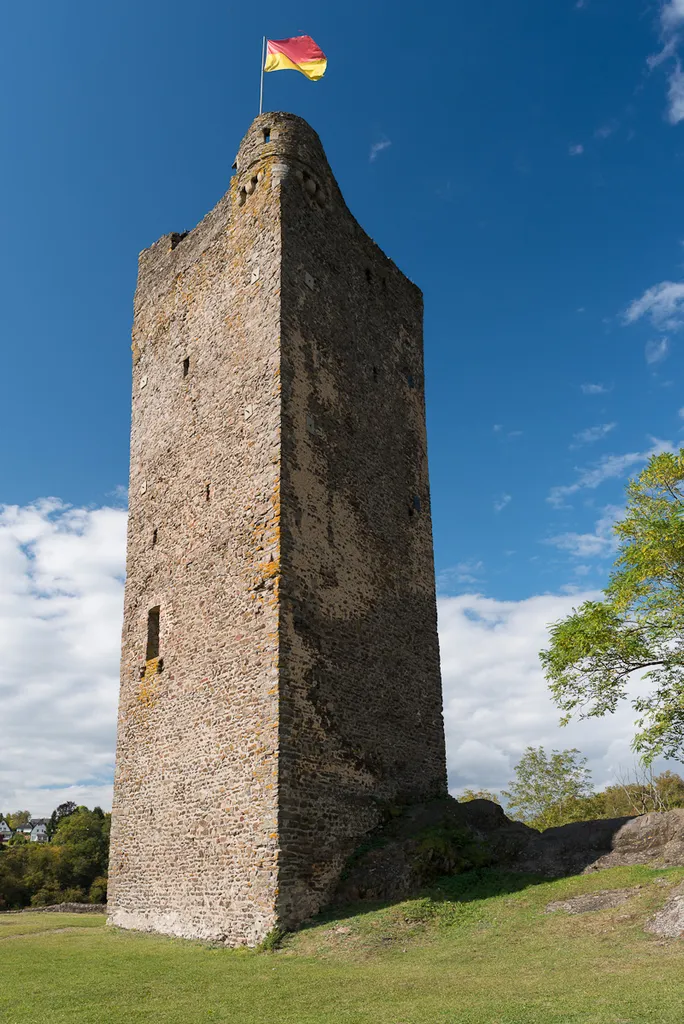 Burgfried der Oberburg in Manderscheid, Landkreis Bernkastel-Wittlich, Rheinland-Pfalz. Aufnahme von 2012