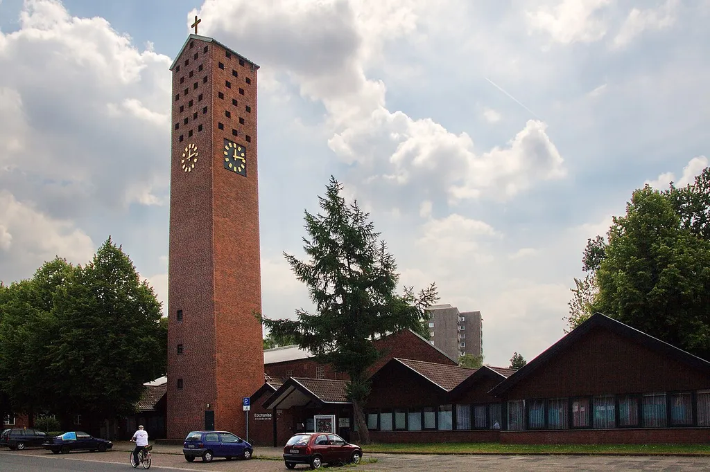 Epiphaniaskirche im Sahlkamp (Hannover), Niedersachsen, Deutschland