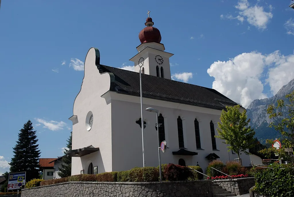 Pfarrkirche Fritzens This media shows the protected monument with ObjektID 63985 in Austria. (Commons, de, Wikidata)