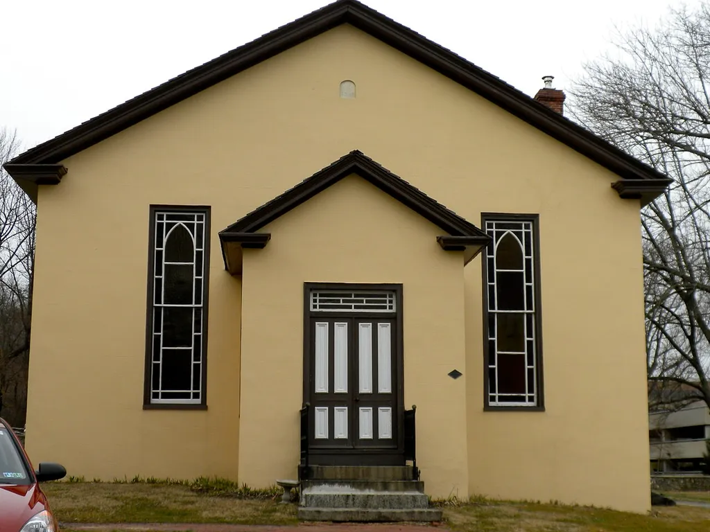 Mount Pleasant Methodist Episcopal Church and Parsonage at 1009 Philadelphia Pike, Wilmington, Delaware. Sign up front calls it a "meetinghouse". Though it's basically in the "meetinghouse style" (except for the windows) it is not a Quaker meetinghouse. 39°46′45″N 75°29′27″W
